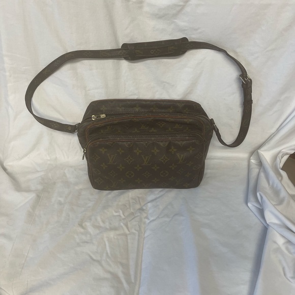 Louis Vuitton Cartochier Crossbody - Picture 2 of 10